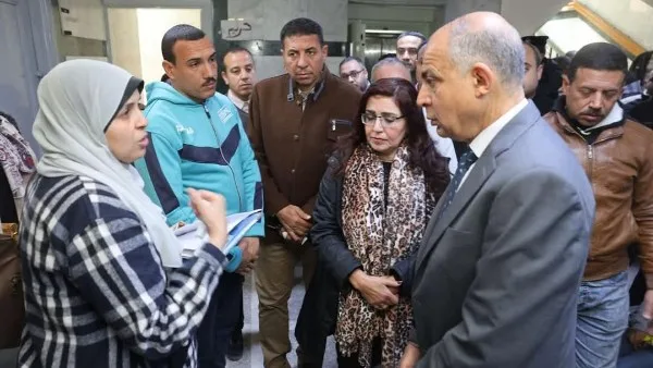 أخبار محافظة المنيا.. كدواني يفاجئ مستشفى المبرة.. ويسلم 407 أجهزة من المعينات السمعية والبصرية