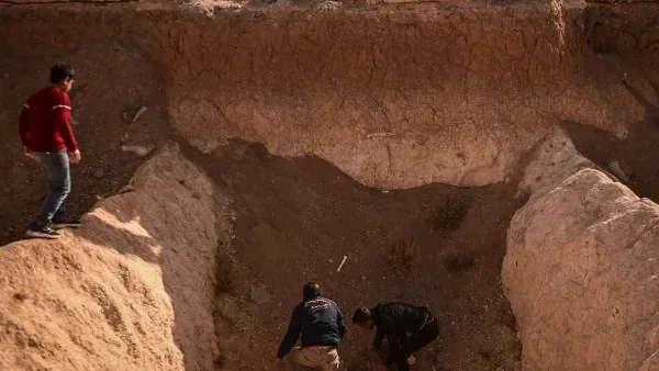 اكتشاف مقبرة جماعية جديدة في درعا بسوريا .. تفاصيل