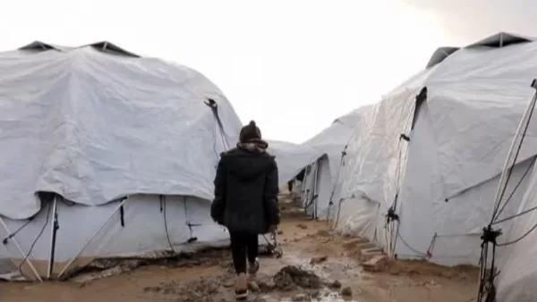 النازحون في شمال غزة يكافحون البرد والأمطار وسط خيام متهالكة