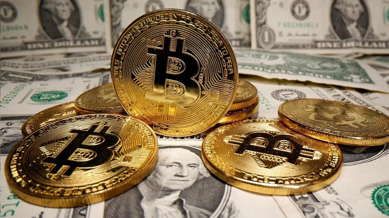 “بتكوين” دون 90 ألف دولار مع انحسار تأثير ترامب