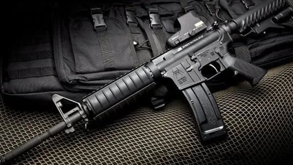 بنادق وطلقات نارية .. القبض على تجار سلاح بالجيزة