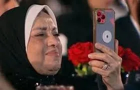 تأثر زوجة الخطيب خلال احتفالية الإعلان عن ستاد الأهلي الجديد في الأقصر