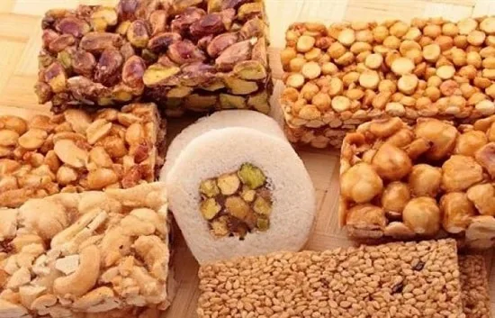 تحذيرات من الإفراط في تناول الحلويات .. تخدر الجهاز العصبي