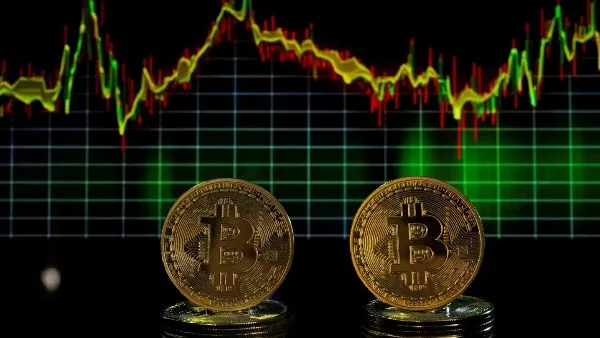 تراجع تاريخي .. قيمة بتكوين تنخفض إلى 84,201 دولارا