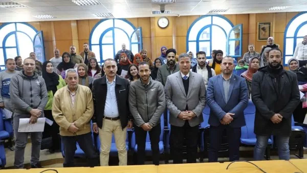 تسليم قروض ميسرة لـ 38 خريجا لدعم المشروعات الصغيرة