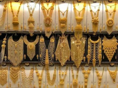 تقلبات الذهب في الإمارات تشعل الأسواق ، هل تتجه نحو المكاسب التاريخية؟