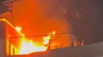 حريق يلتهم محلين ملابس في سوهاج دون إصابات