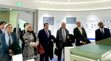 دمج التقنيات الحديثة بالمناهج وتدريب المعلمين على استخدامها