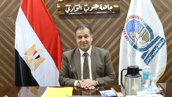 رئيس جامعة جنوب الوادي يفتتح فعاليات الأسبوع البيئي لتعزيز الوعي بالمجتمع