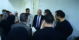 رئيس جامعة سوهاج يطمئن بنفسه علي حالة طالبة سقطت من الطابق الثالث بالمدينة الجامعية
