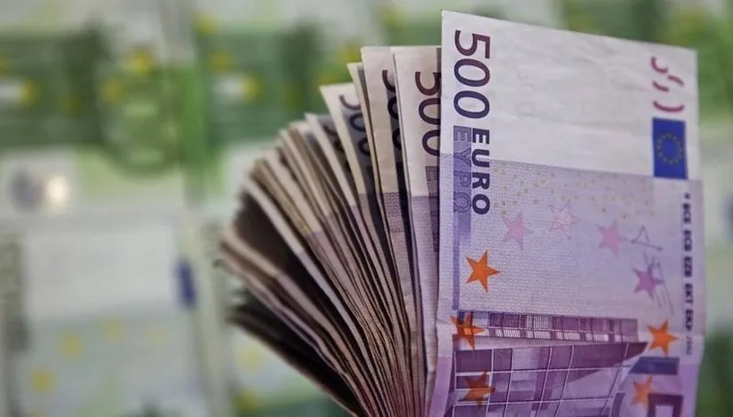 سعر اليورو اليوم ، 25 فبراير 2025 في مصر ، التحديث الأخير ، لحظة بلحظة