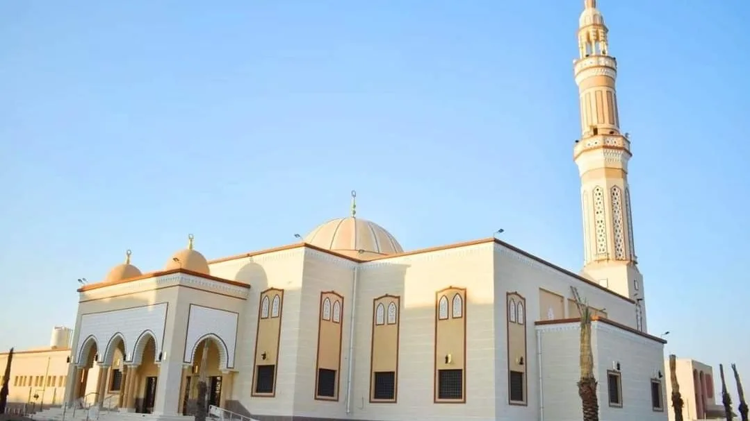 سقوط 3 عمال من أعلى مسجد تحت الإنشاء بالهرم