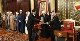 شيخ الأزهر يلتقي جلالة الملك حمد بن عيسى بحضور مفتي الجمهورية وأمين مجلس حكماء المسلمين