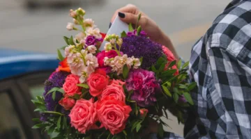 “عيد حب قاتل”.. باقات زهور “مسرطنة” في فرنسا