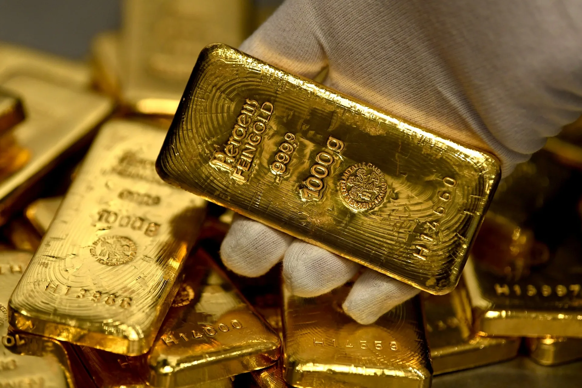 قفزة مفاجئة في سعر الذهب 250 جرام في الإمارات ، مع اللوم