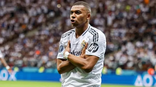 مبابي يقود ريال مدريد للفوز بثلاثية على مانشستر سيتي ويبلغ ثمن نهائي أبطال أوروبا