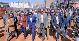 محافظ سوهاج يتفقد الوضع العام بالشارع ومستوى الخدمات المقدمة للمواطنين ويستمع إلى مطالب أهالي المنشاة