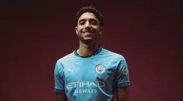 ملك جديد في إنجلترا.. إعلامي يتغنى بـ عمر مرموش