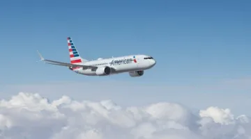 هبوط اضطراري لطائرة أمريكية بعد تصاعد الدخان والركاب يخلونها عبر مخارج الطوارئ