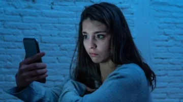 “وباء” من نوع آخر.. دراسة تدق ناقوس الخطر بسبب السوشيال ميديا