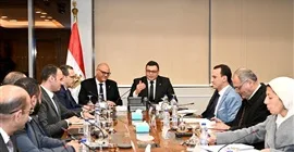وزير الإسكان ومحافظ القليوبية يستعرضان عددا من ملفات العمل المشتركة