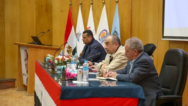 وزير قطاع الأعمال يجتمع بالعاملين في “مصر للألومنيوم”.. وإنشاء مصنع جديد بطاقة 600 ألف طن