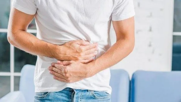 يعالج تسرب الأمعاء والحموضة ويقلل الألم.. مشروب رمضاني يمتلك فوائد خارقة