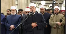 آلاف المصلين يؤدون العشاء والتراويح بالجامع الأزهر في الليلة الرابعة من رمضان