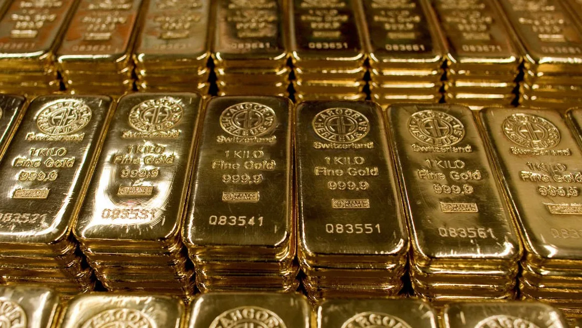الذهب يتراجع مع توخي المستثمرين الحذر قبل رسوم ترامب الجمركية