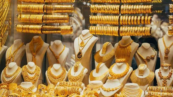الذهب يعاود الصعود عالميا وفي مصر يستهدف 4175 جنيها