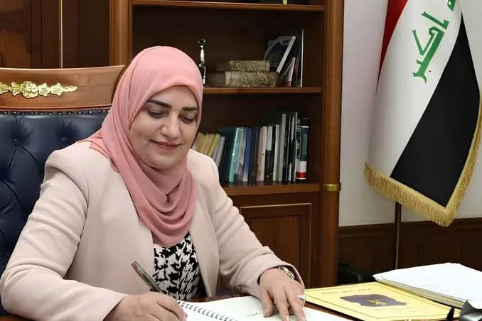 المالية العراقية تنفي تصريحات منسوبة للوزيرة بشأن قرار يتعلق برواتب القوات الأمنية
