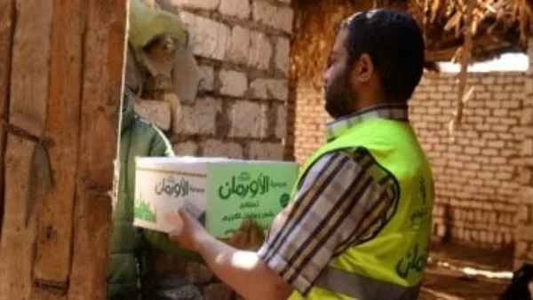 توزيع 6500 كرتونة على الأسر الأولى بالرعاية بأسوان