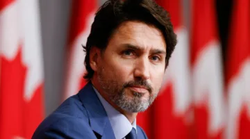 كندا تتوعد بفرض رسوم “انتقامية” على الواردات الأمريكية رداً على قرارات واشنطن