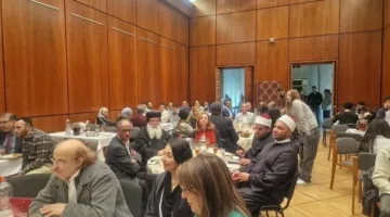 لتعزيز قيم المحبة.. الأنبا دميان يشارك في حفل إفطار سفارة مصر بألمانيا