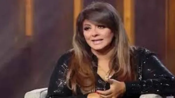 محتشمة مش خليعة.. هالة صدقي تدافع عن ارتداء مي عمر بدلة رقص