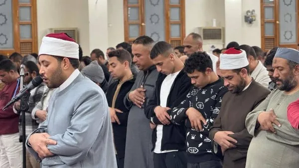 مسابقات دينية وجوائز من صندوق المفاجآت للمصلين يوميا بمسجد الميناء الكبير بالغردقة