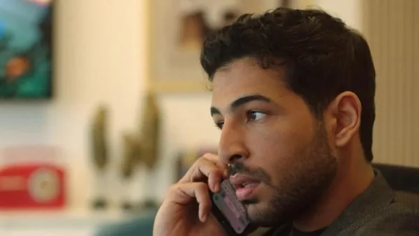 مسلسل وتقابل حبيب.. محمود ياسين جونيور متورط في علاقة سرية مع الخادمة