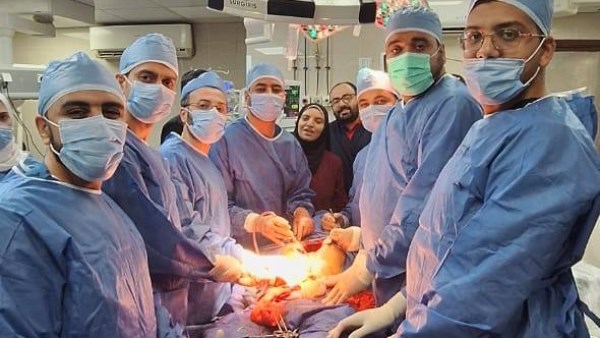 فريق طبي بجامعة بني سويف ينقذ مريضًا من الموت بعد طعنتين نافذتين