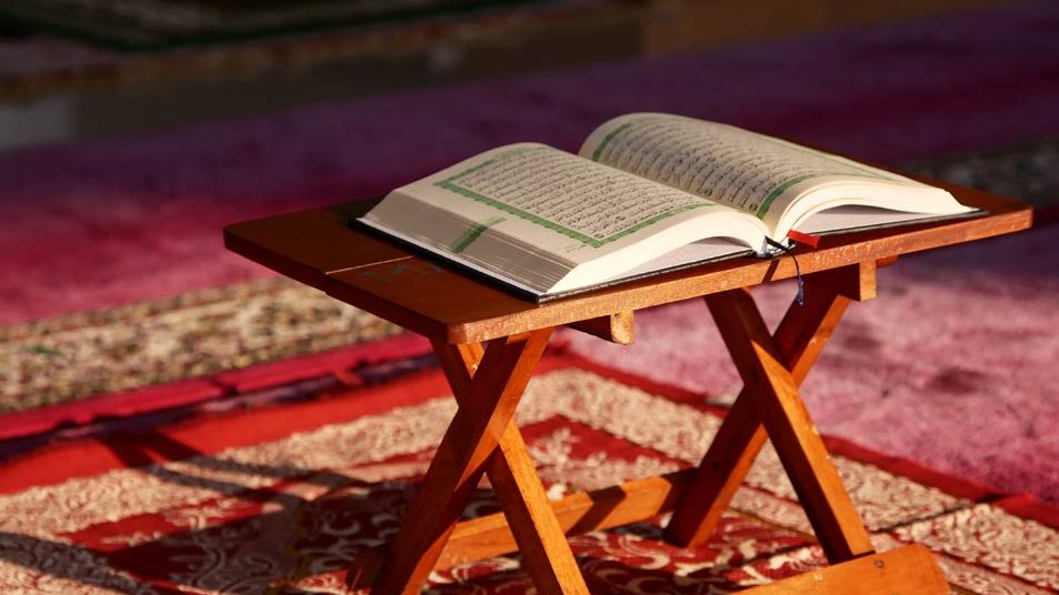 كرامات حافظ القرآن الكريم.. أمور ترفع قدرك