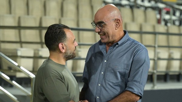 هشام نصر وجون إدوارد يحفزان لاعبي الزمالك قبل نهائي السوبر أمام الأهلي
