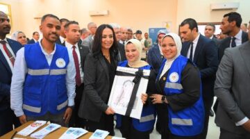 وزيرة التضامن تسلم جامعة الأقصر الأهلية طابعة “برايل” ولاب توب ناطق